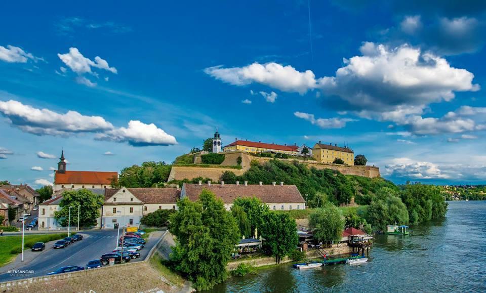 Varad INN Novi Sad Exteriör bild